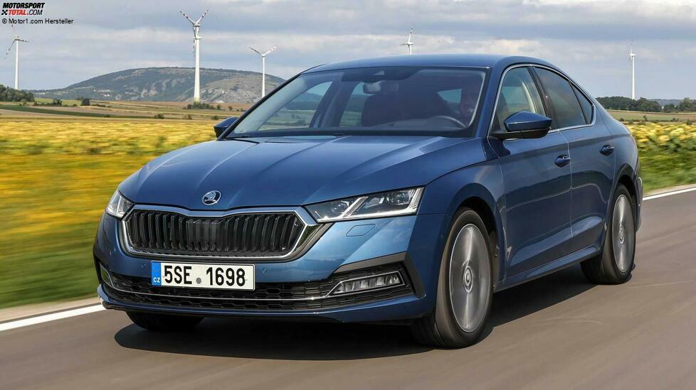 Kann sich ein Skoda mit Mercedes messen? Bei der Größe in jedem Fall, denn der Skoda Octavia ist trotz Golf-Plattform mit 4,70 Meter kaum kürzer als die C-Klasse. Seit April 2020 ist die jüngste Generation des Octavia als Limousine und Combi auf dem Markt.
Motoren: 110 bis 245 PS (Benziner), 115 bis 200 PS (Diesel), 130 PS (Erdgas), 204 bis 245 PS Systemleistung (Plug-in-Hybrid)