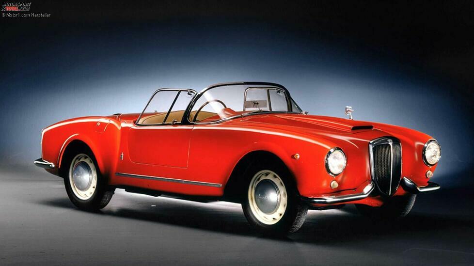 Wir machen einen Zeitsprung und begeben uns in die 1950er-Jahre: Damals fuhren einige Prominente Lancia, etwa die bildhübsche Aurelia. Die schönste Version war der B24 Spider mit 2,4-Liter-V6 und Transaxle-Antrieb.
Er wurde nach einem Jahr vom etwas konventionelleren Cabriolet mit größerer Frontscheibe abgelöst. Insgesamt entstanden nur 240 Exemplare des Spider. 2014 wurde eines davon im Top-Zustand für über 1,8 Millionen Dollar versteigert.