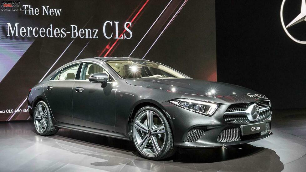 Schluss mit Shooting Brake: Die dritte Generation des Mercedes CLS ist seit 2018 auf dem Markt. Und zwar nur noch als Limousine. Schon 2019 erfolgten leichte optische Retuschen. 
Nur in China gibt es übrigens den CLS 260 mit 1,5-Liter-Vierzylinder und 48-Volt-Technik. Er kommt auf 184 plus 14 PS Leistung. Hierzulande gibt es mit dem CLS 350 auch einen Vierzylinder, aber mit 2,0 Liter Hubraum. 
Nicht mehr im Programm ist der AMG 63, Topmodell ist nun der CLS 53 4MATIC+ mit 320 kW (435 PS). Der integrierte Starter-Generator liefert kurzzeitig zusätzliche 16 kW Leistung sowie 250 Nm Drehmoment und speist das 48 Volt-Bordnetz.