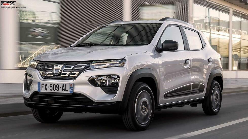 Derzeit hält der Dacia Spring Electric, dessen Auslieferung in Richtung Herbst 2021 startet, den Titel des günstigsten vollwertigen Elektroautos in Europa. Auch er basiert auf einem Modell aus China. 
Der Dacia Spring Electric ist nur 3,73 Meter lang. Viel Akku passt da naturgemäß nicht hinein, die Kapazität beträgt 27 kWh. Die elektrische Reichweite soll 230 Kilometer nach WLTP betragen, im sogenannten WLTP City Modus sogar 305. Helfen soll dabei ein Eco-Modus, der die Leistung drosselt. 
Generell ist der 45 PS starke Spring Electric nichts für eilige Zeitgenossen: 19,1 Sekunden braucht er auf Tempo 100, maximal schafft er 125 km/h. Erst 2022 startet eine Cargo-Variante ohne Rücksitze. In den normalen Spring passen 270 Liter Gepäck.
Pluspunkte: Der Dacia lädt an der Frontpartie, optional auch per CCS-Stecker.