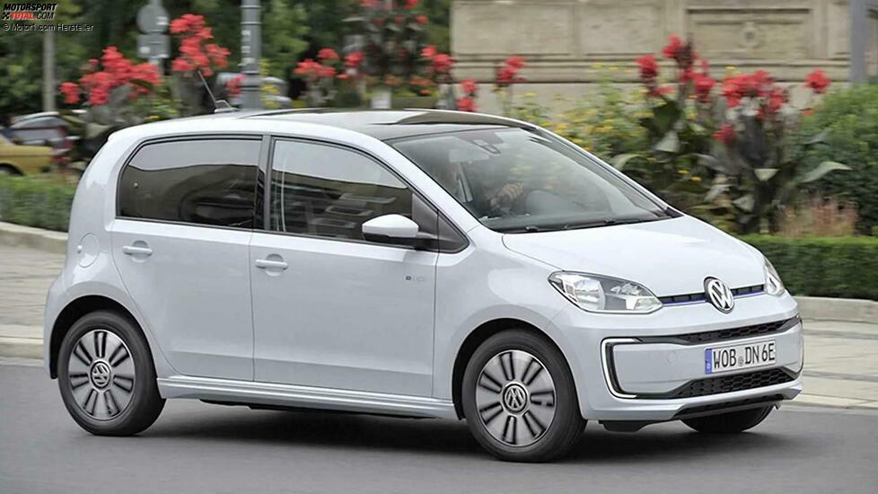 Im Konfigurator taucht der VW e-Up nicht mehr auf, ebenso seine technischen gleichen Brüder von Seat und Skoda. Dennoch verzeichnen alle noch viele Neuzulassungen, weil ein Auftragsstau von über einem Jahr abzuarbeiten war.
Sollten Sie irgendwie an einen VW e-Up ab Ende 2019 kommen, machen Sie einen guten Deal: Seitdem steckt nämlich eine 32,3-kWh-Batterie in dem 3,60 Meter langen Stadtflitzer. Dank ihr kommt man bis zu 260 Kilometer weit.