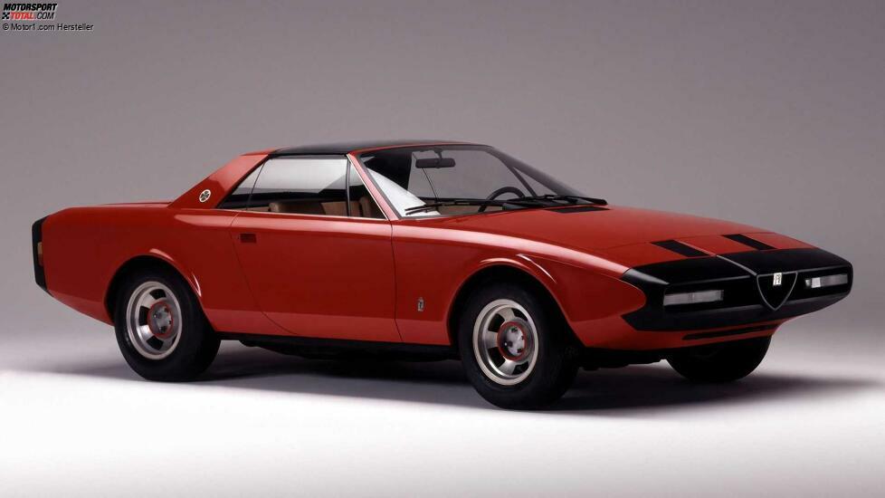 Der Alfetta Spider wurde von Pininfarina auf der Turiner Motor Show 1972 vorgestellt und basierte, wie der Name schon sagt, auf dem Chassis der neuen Alfetta, die im selben Jahr herauskam. Besonderheit war eine Targa-Karosserie, optisch erinnert die Studie an den Fiat X1/9 und den Triumph TR7.
Ziel war es nämlich, ein moderneres und komfortableres offenes Auto zu schaffen, das vor allem auf dem amerikanischen Markt angeboten werden sollte, um den 