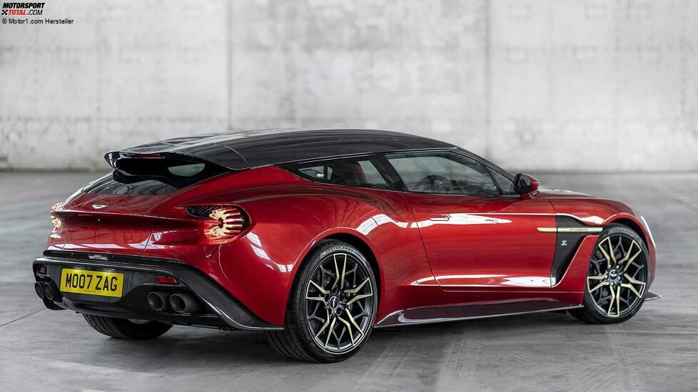 Aston Martin hat eine lange Tradition, wenn es um erlesene Shooting Brakes geht. 2017 wurde das Vanquish-Zagato-Angebot um einen Shooting Brake erweitert. Wie der britische Hersteller mitteilte, sollten nur 99 Shooting Brakes gebaut werden.
Alle Zagato-Modelle basieren auf dem Vanquish S. Er hat einen 6,0-Liter-V12-Saugbenziner unter der Haube, der über eine Achtgang-Automatik seine 603 PS und 630 Newtonmeter Drehmoment an die Hinterräder schickt.