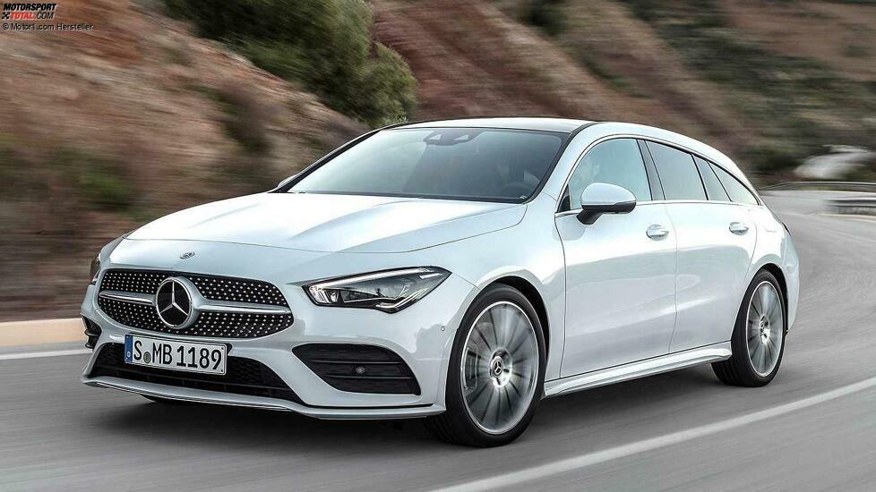 Zu den wenigen Shooting Brakes der jüngsten Zeit, die es zu einer zweiten Auflage geschafft haben, zählt der Mercedes CLA Shooting Brake. Im Frühjahr 2015 kam die erste Generation der schickeren und praktischeren A-Klasse auf den Markt.
Seit September 2019 ist die zweite Generation erhältlich, sie wird übrigens in Ungarn gebaut. Das Motorenprogramm reicht vom CLA 180 mit 136 PS bis zu 421 PS im AMG CLA 45 S. Bei 190 PS liegt das Maximum für Diesel-Fans, mit dem 250 e ist auch ein Plug-in-Hybrid im Programm. Preislich startet der kombiähnliche CLA bei knapp 34.000 Euro.