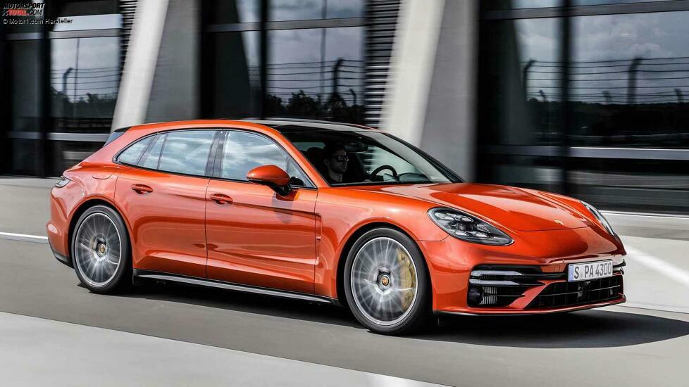 Das Vorbild für den Porsche Taycan Cross Turismo lieferte fraglos der Panamera Sport Turismo. Er kam im Oktober 2017 auf den Markt und bekam im August 2020 ein Facelift. 
Der Praxisnutzen-Zugewinn bleibt allerdings ? zumindest für Transport-Freaks ? ebenfalls überschaubar. Mit 520 bis 1.390 Liter (beim 4 E-Hybrid sind es 425 bis 1.295 Liter) gibt es nur 50 Liter mehr als im normalen Panamera. So richtig Kombi-Gardemaß ist das nicht. Immerhin liegt die Ladekante um 13,4 Zentimeter niedriger.
Zwischen 330 und 680 PS gibt es unter der Motorhaube, die Preise beginnen bei 100.609 Euro.