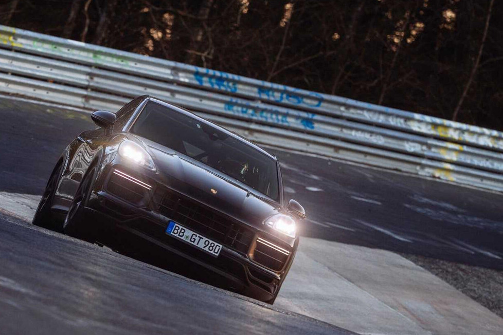 Mit einer neuen Performance-Version des Cayenne Coupe hat Porsche den Nürburgring-Rekord für SUVs pulverisiert: Die Serienversion debütiert in Kürze