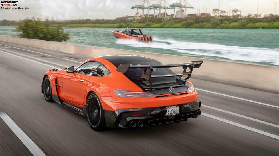 Mercedes-AMG Zigarette 41-Fuß Nighthawk Black Series