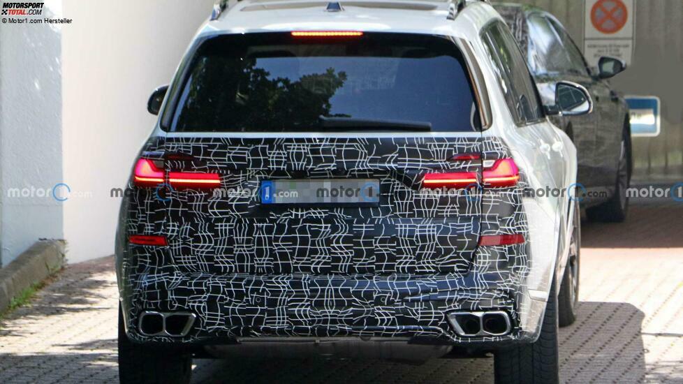 BMW X7 Facelift (2022) mit geteilten Scheinwerfern erwischt