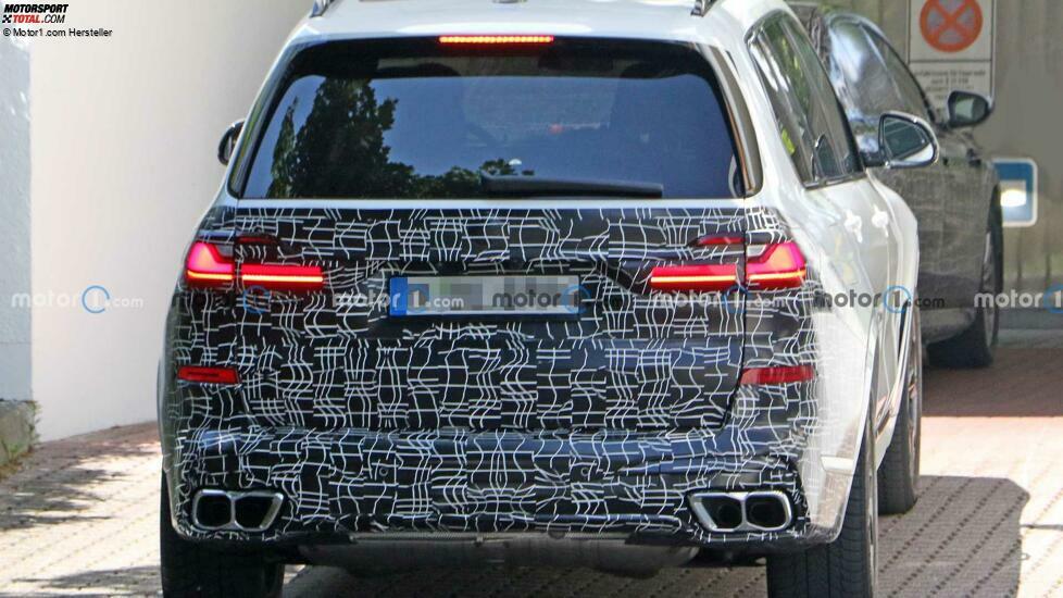 BMW X7 Facelift (2022) mit geteilten Scheinwerfern erwischt