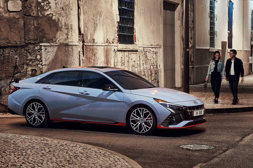 Der neue Hyundai Elantra N feiert seine globale Premiere und der Hersteller hat künftig ein weiteres Modell in seinem Performance-Lineup