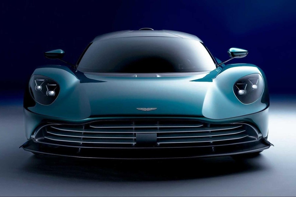 So geht der insgesamt 950 PS starke Supersportler in Serie