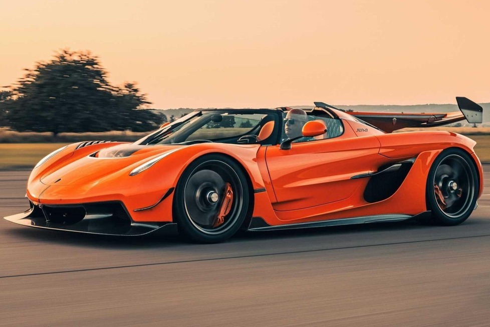 Die Farbe Tang Orange Pearl ist eine Reminiszenz an den originalen Koenigsegg CCX