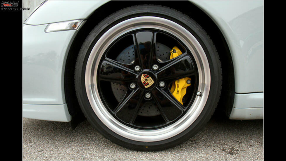 Die 19-Zoll-Felgen im traditionellen Fuchsdesign können für aktuelle 911er nachträglich gekauft werden