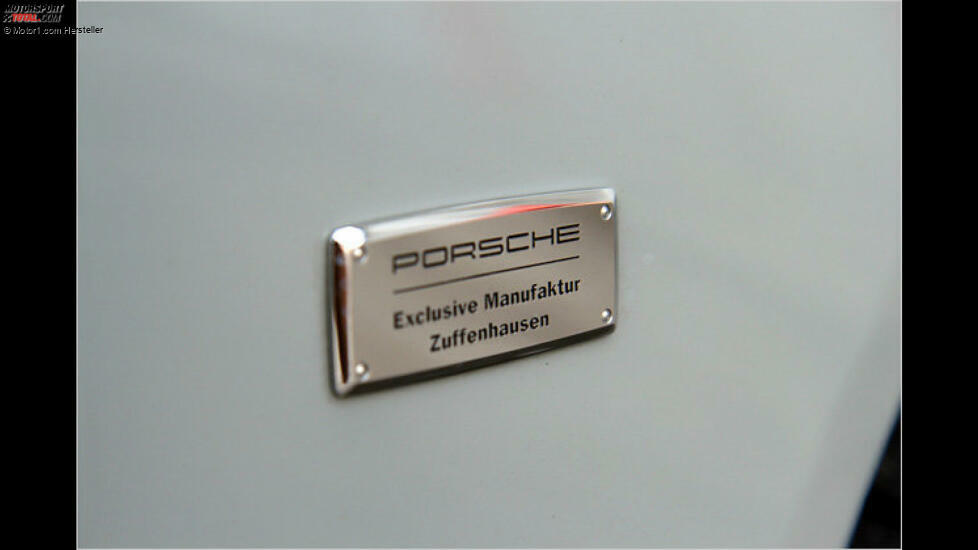 Auf diese Plakette am Kotflügel sind echte Porsche-Fans so richtig scharf