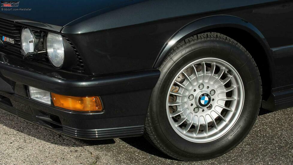 BMW M5 E28 (1985-1987)