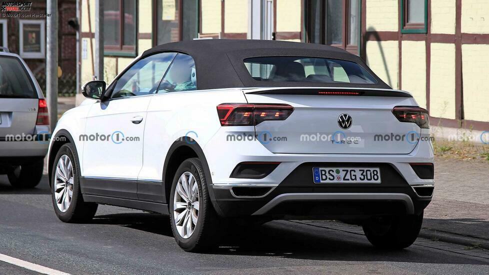 VW T-Roc Cabriolet Facelift (2022) auf ersten Erlkönigbildern