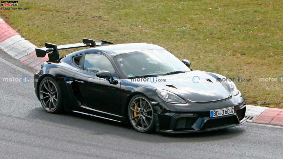 Porsche 718 Cayman GT4 RS Spy Shots Dreiviertel