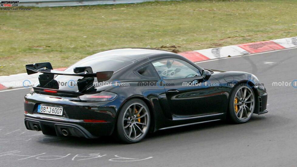 Porsche 718 Cayman GT4 RS Spy Shots hinten drei Viertel