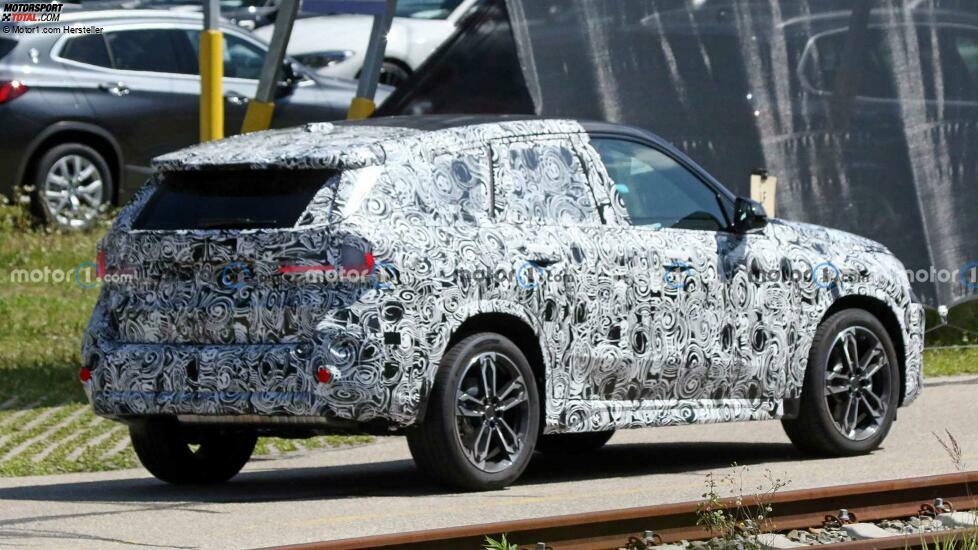 2022 BMW X1 neues Spionagefoto (hinten)