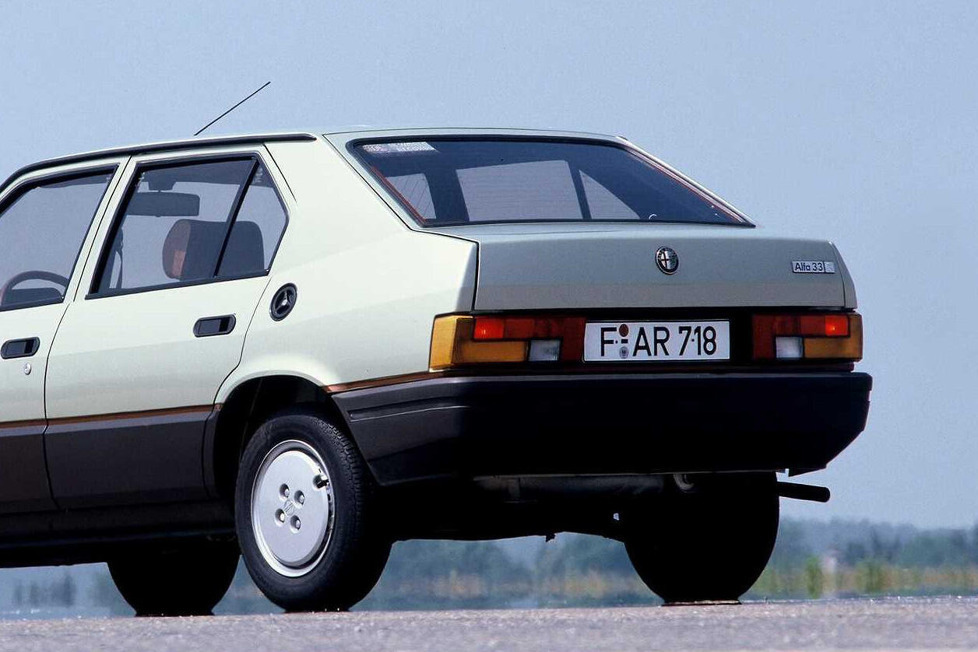1983 holte Alfa Romeo für den Nachfolger des Alfasud eine berühmte Nummer aus dem Archiv: Den 33 gab es mit Diesel, Allrad und auch als Kombi