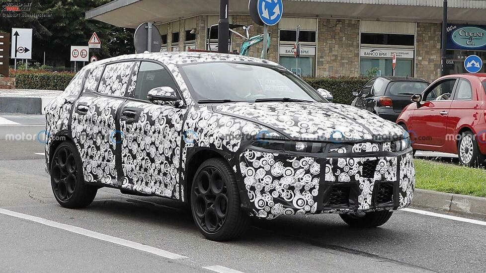 Alfa Romeo Tonale auf neuen Erlkönigbildern