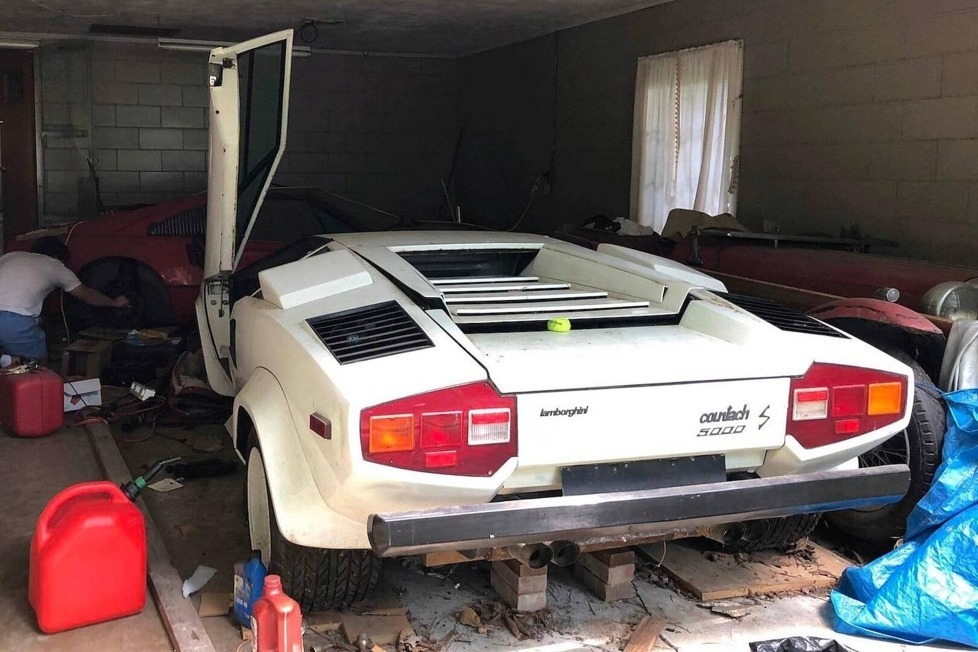 Ein junger Amerikaner entdeckte diesen perfekt erhaltenen Sportwagen in der Garage seiner Großeltern ...