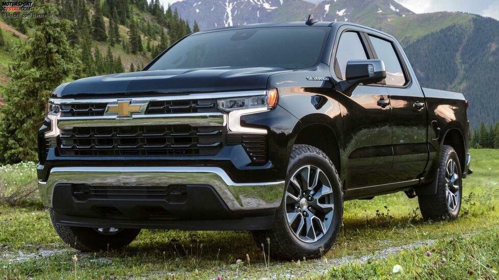 2022 Chevrolet Silverado LT Three Quarters