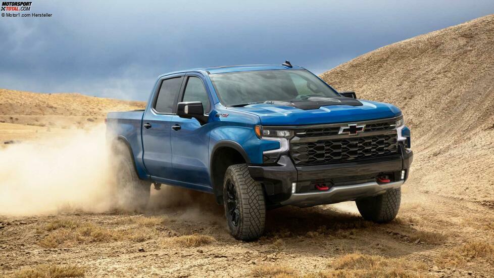 2022 Chevrolet Silverado ZR2 Kicking Up Dirt