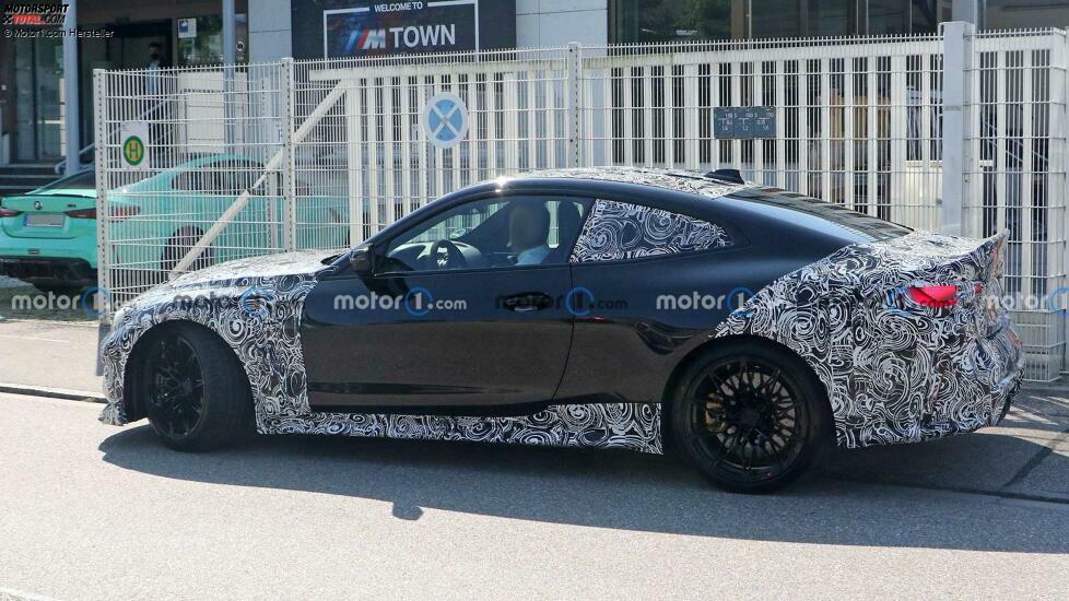 BMW M4 CSL (2022) mit neuem Grill erwischt