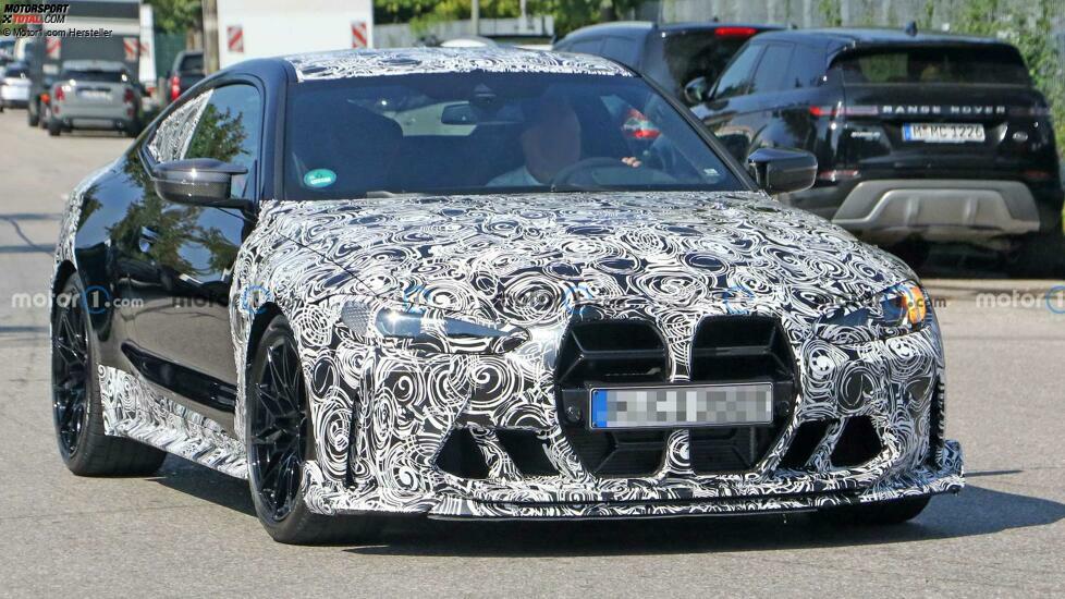 BMW M4 CSL (2022) mit neuem Grill erwischt