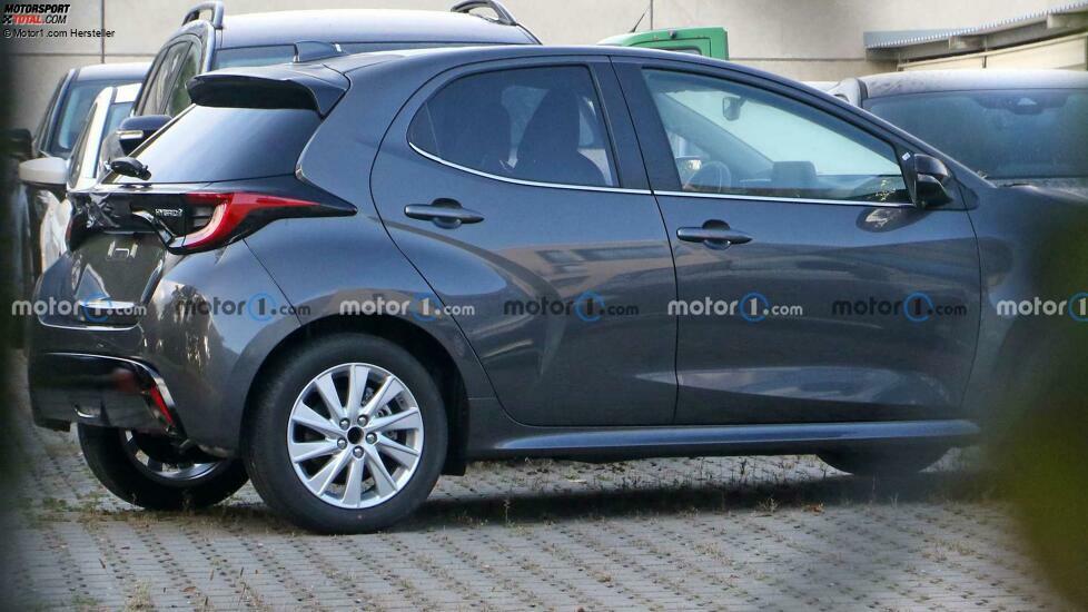 2022 Mazda2 spionieren Foto
