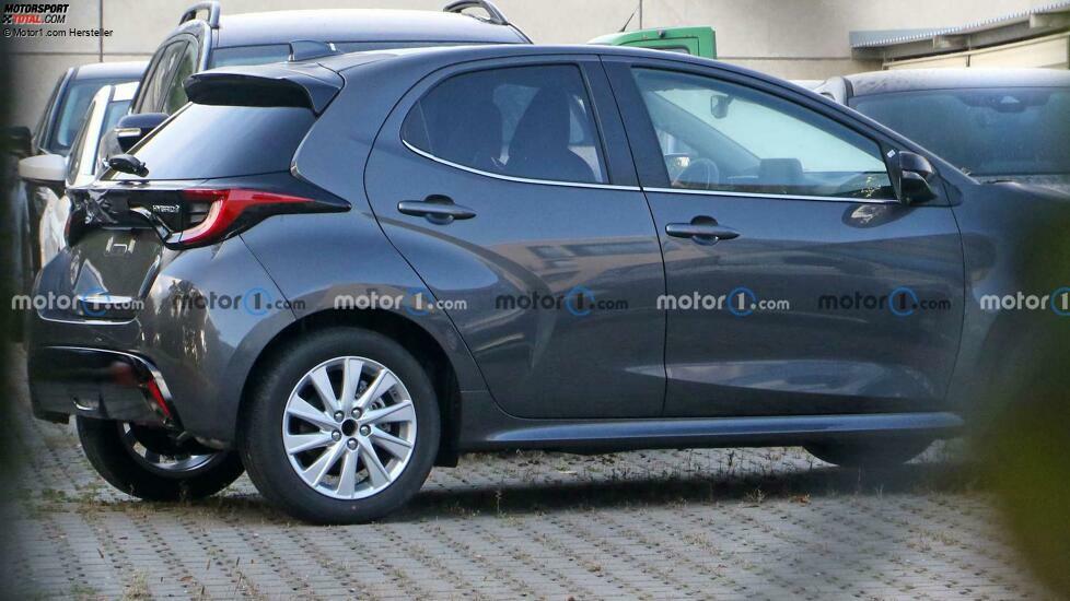 2022 Mazda2 spionieren Foto