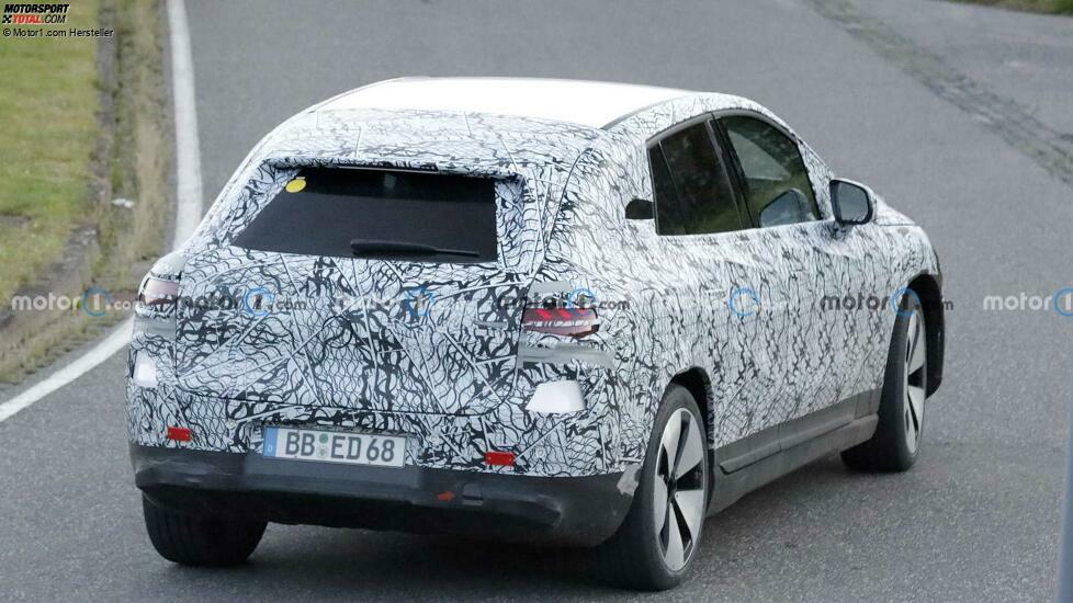 Mercedes EQE SUV auf ersten Erlkönigbildern