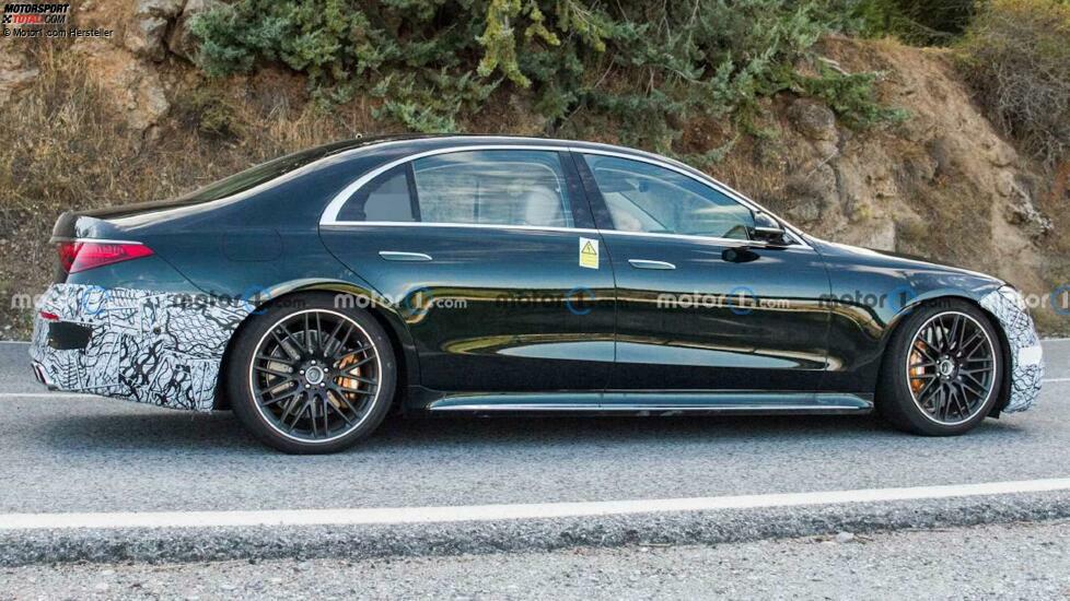 Mercedes-AMG S 63e (2022) fast ungetarnt erwischt