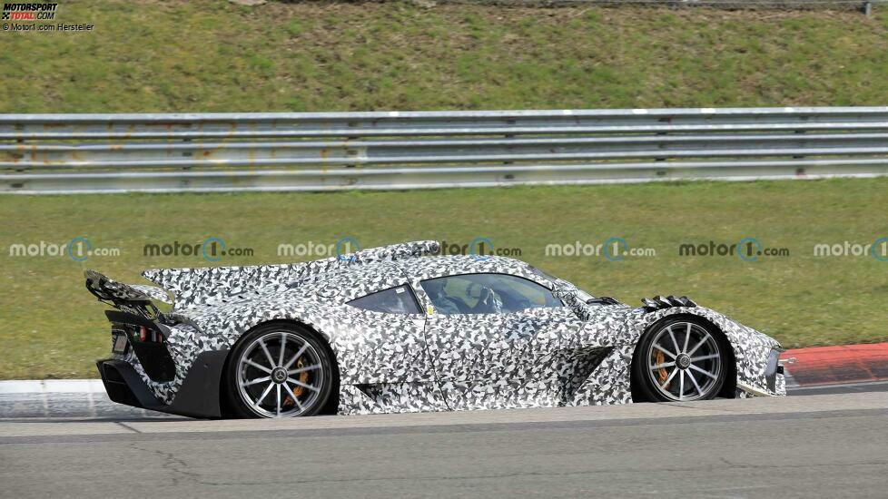 Mercedes-AMG One Side View Spy Foto