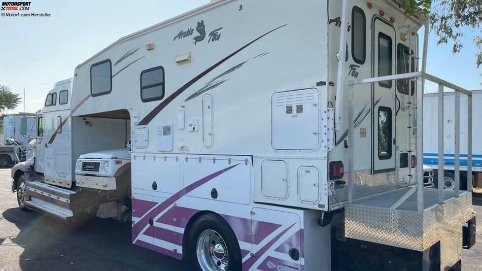 Custom International 9200 RV Side Close