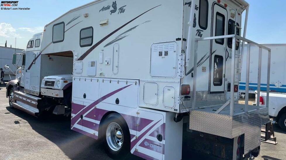 Custom International 9200 RV Rückseite