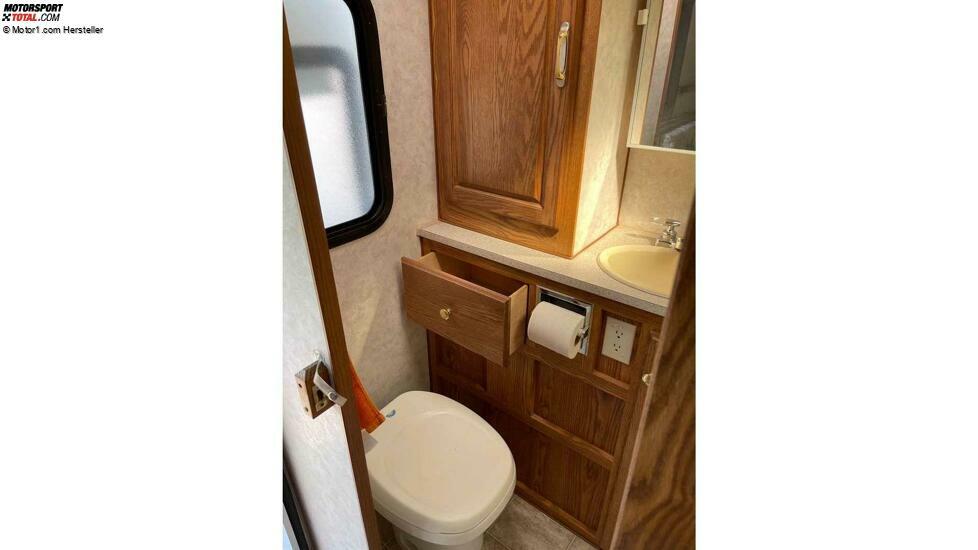 Custom International 9200 RV Badezimmer