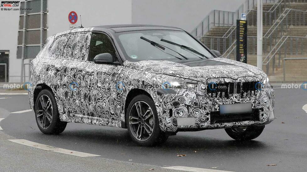 BMW X1 (2022) mit vier Endrohren erwischt