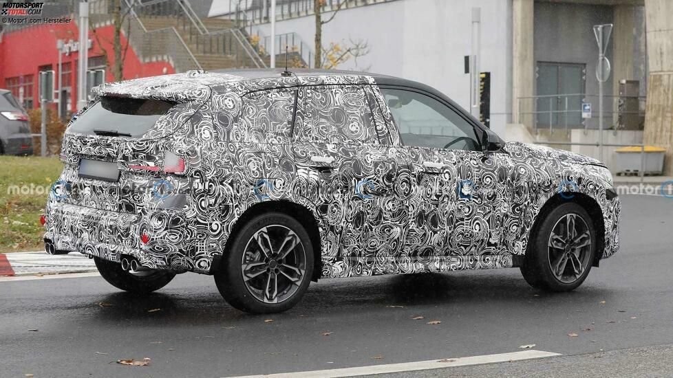 BMW X1 (2022) mit vier Endrohren erwischt