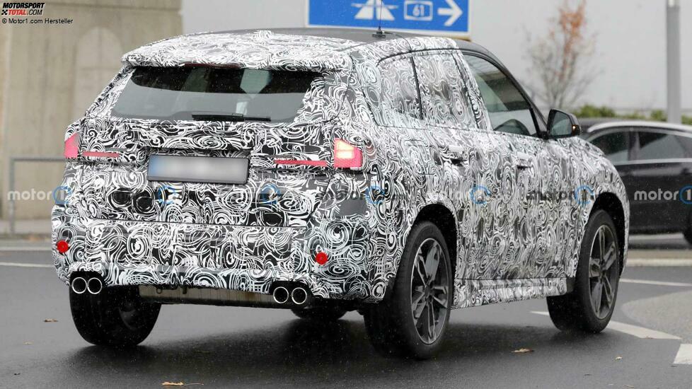 BMW X1 (2022) mit vier Endrohren erwischt