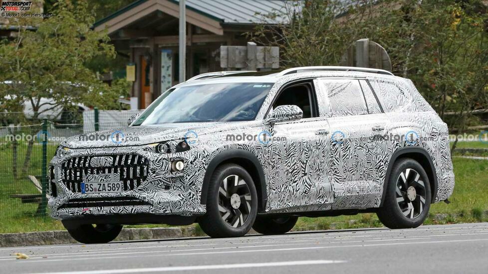 Audi Q9 Spion Schüsse auf der Straße Vordere Ecke