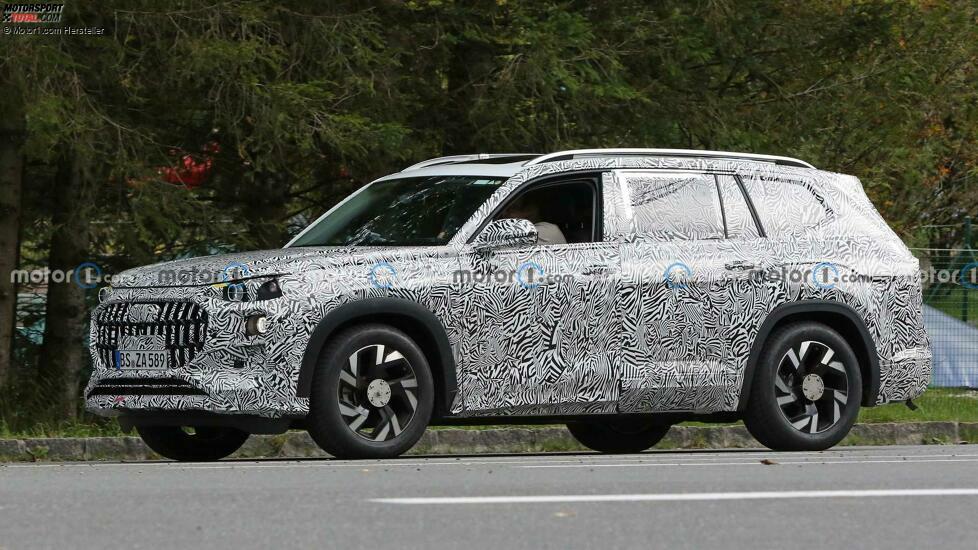 Audi Q9 Spionageaufnahmen auf der Straßenseite