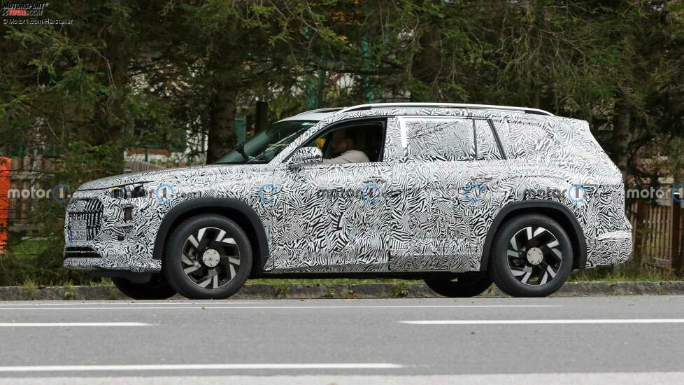 Audi Q9 Spionageaufnahmen auf der Straßenseite