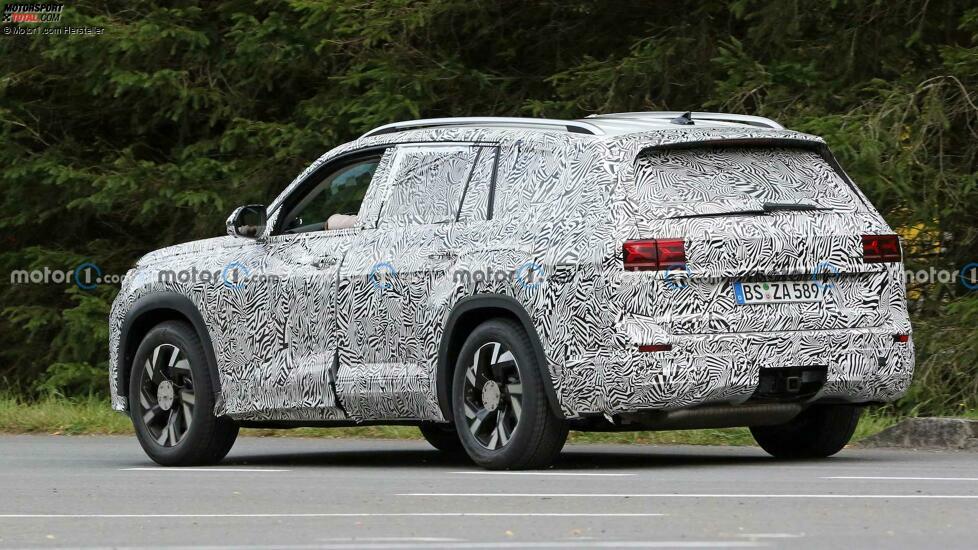 Audi Q9 Spionageaufnahmen auf der Straße zurück
