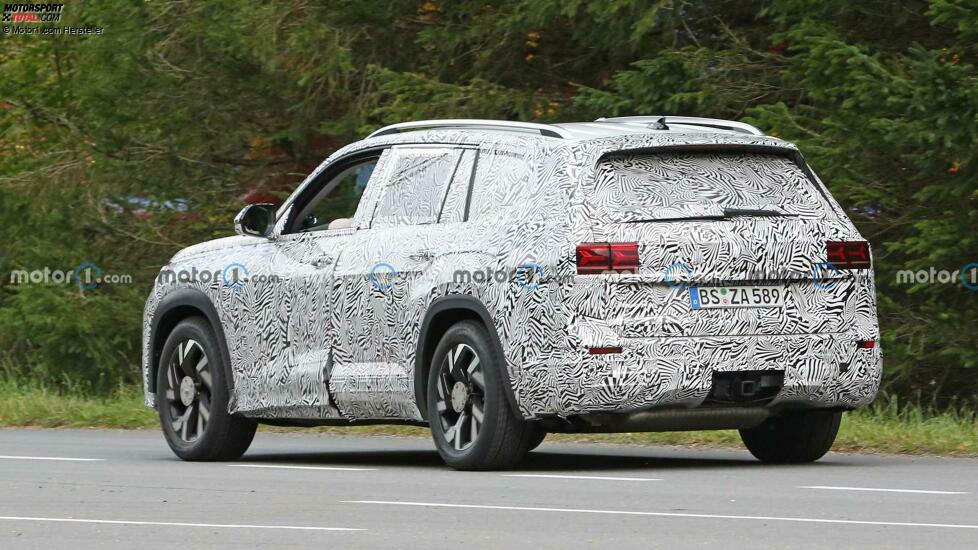 Audi Q9 Spion Schüsse auf der Straße fahren