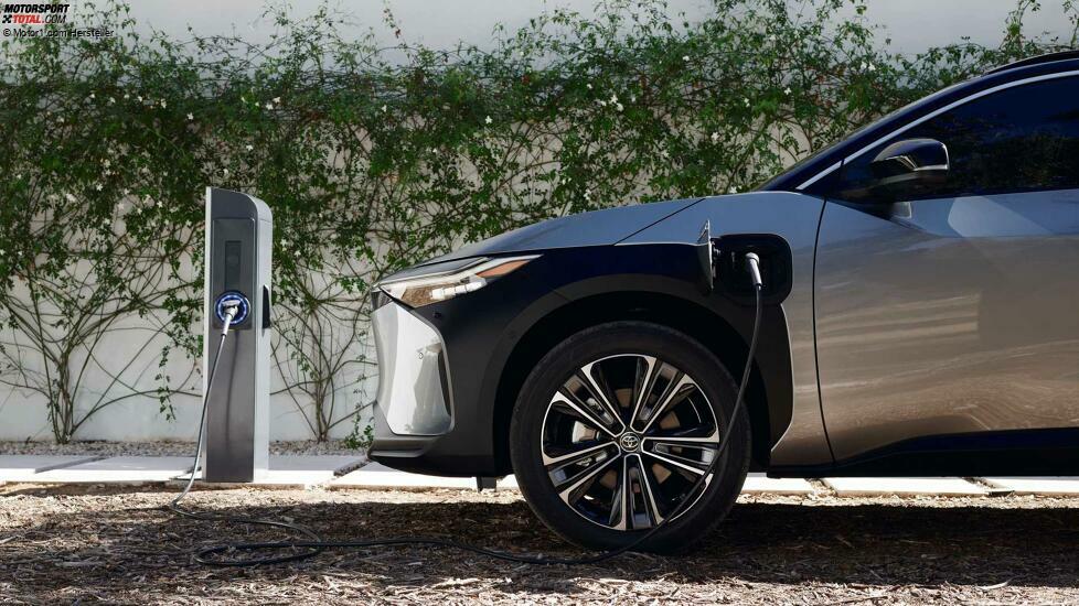 Toyota bZ4x (2022)
