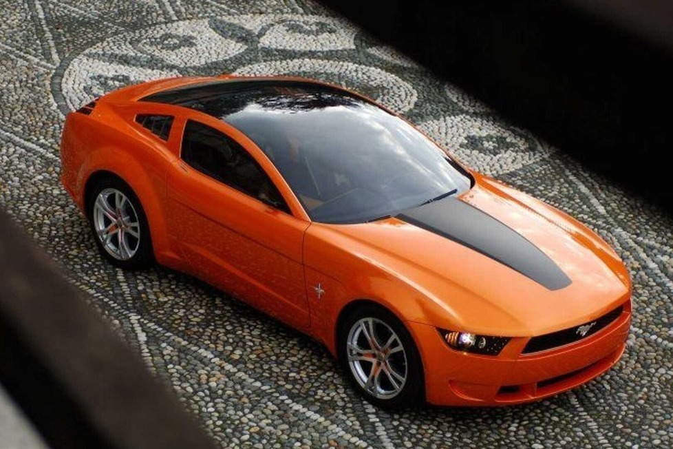 Was brauchte der Mustang, um auffälliger zu sein? Ein Hauch von italienischem Design und vertikal öffnende Türen ...