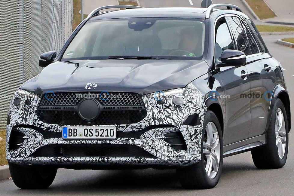 Der Mercedes GLE wird in Kürze ein Facelift erhalten, die Prototypen sind nahezu ungetarnt unterwegs: Was wir von der Modellpflege erwarten dürfen