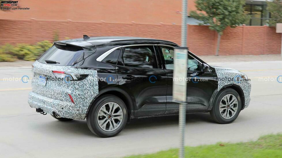 Ford Kuga Facelift (2022) auf neuen Erlkönigfotos